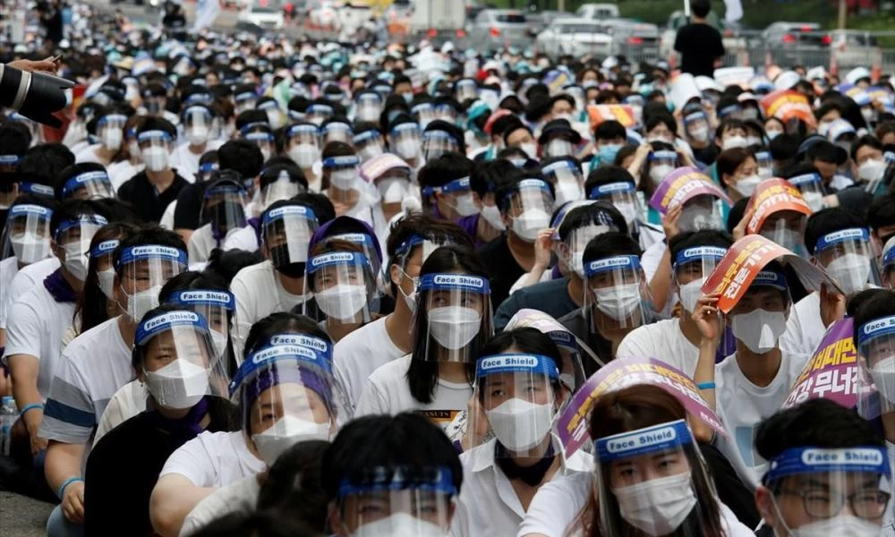 Ασύλληπτο! Β. Κορέα: Πεθαίνουν σε στρατόπεδα καραντίνας όσοι έχουν κορονοϊό